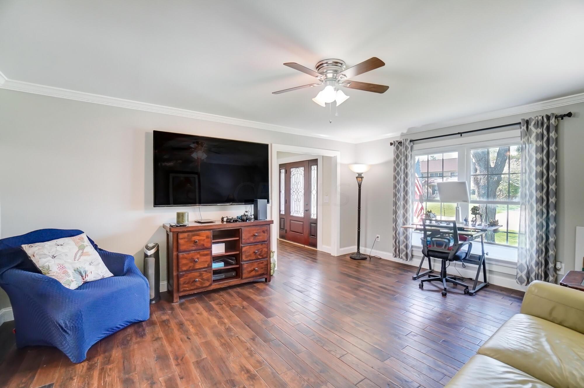 4251 Shire Landing Road Hilliard, OH 43026 - Photo 23 of 60 Living Room