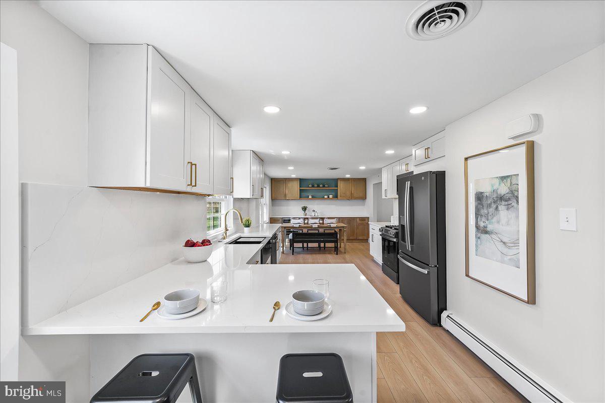 205 Garnet Lane Wallingford, PA 19086 - Photo 14 of 37 Breakfast Bar