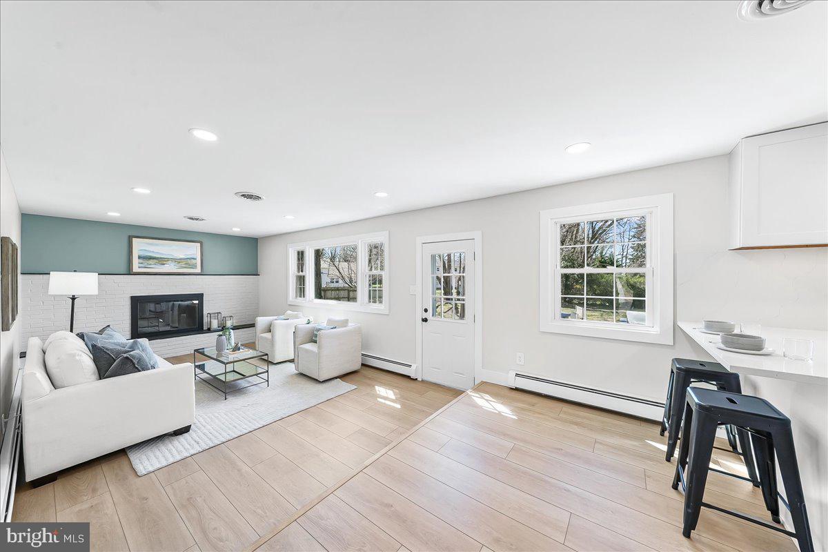 205 Garnet Lane Wallingford, PA 19086 - Photo 16 of 37 Family Room