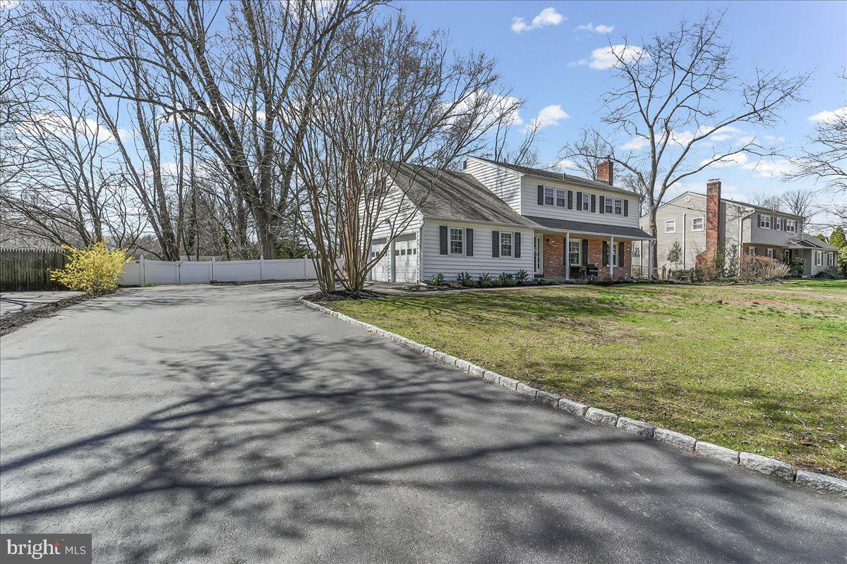 205 Garnet Lane Wallingford, PA 19086 - Photo 2 of 37 Driveway