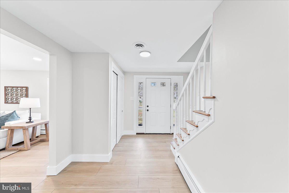 205 Garnet Lane Wallingford, PA 19086 - Photo 4 of 37 Foyer