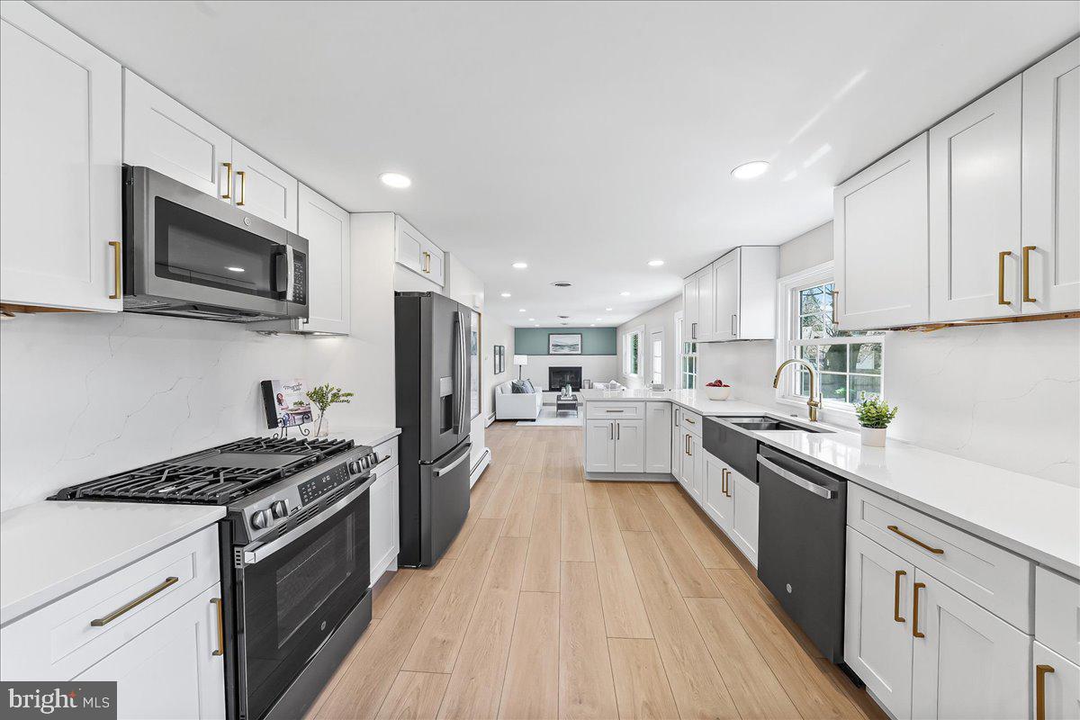 205 Garnet Lane Wallingford, PA 19086 - Photo 10 of 37 Kitchen