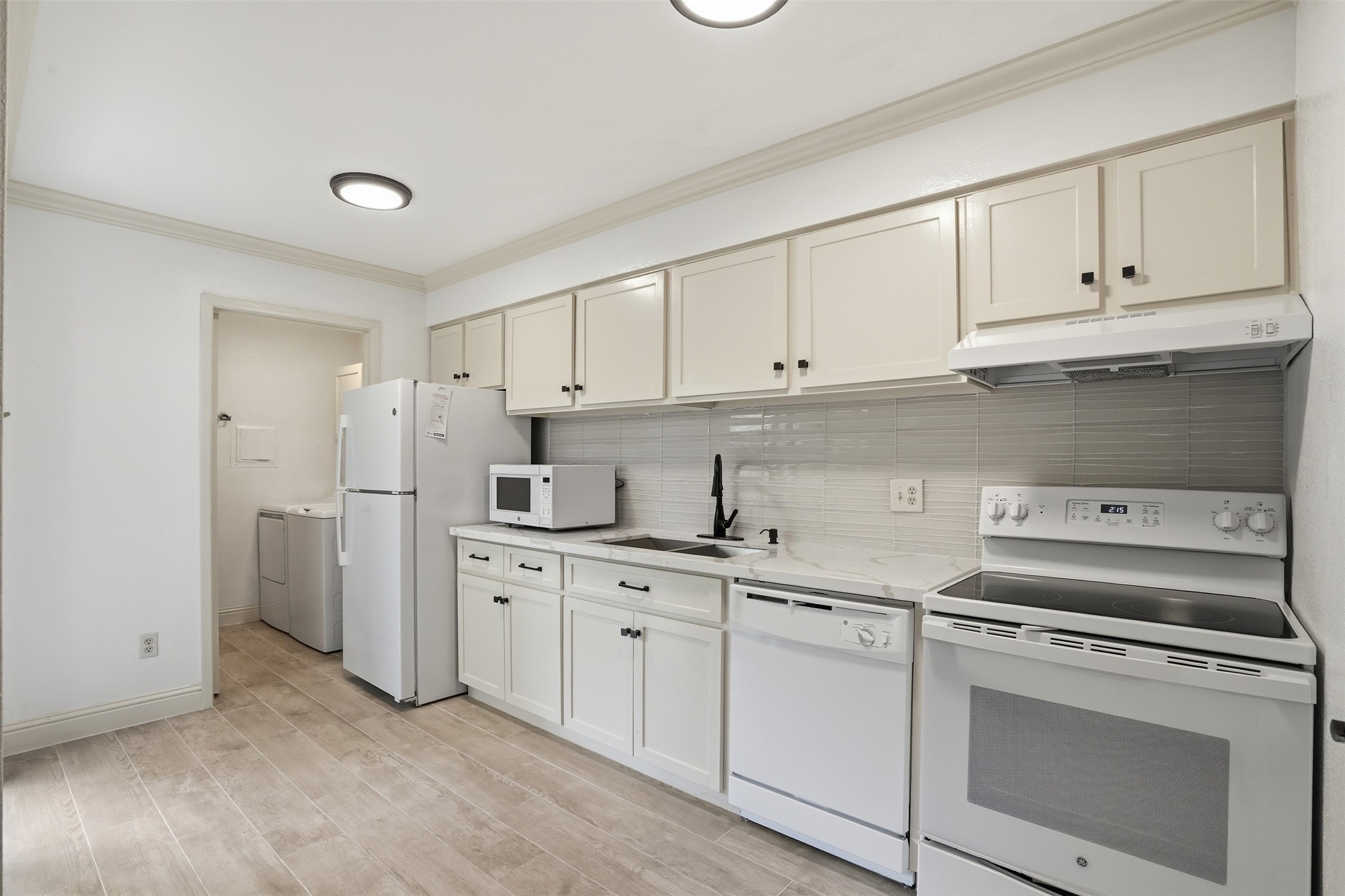 2200 Cypress Landing Road, Unit A3 Houston, TX 77090 - Photo 4 of 17 Updated kitchen featuring quartz countertops, tile backsplash, and all appliances included.