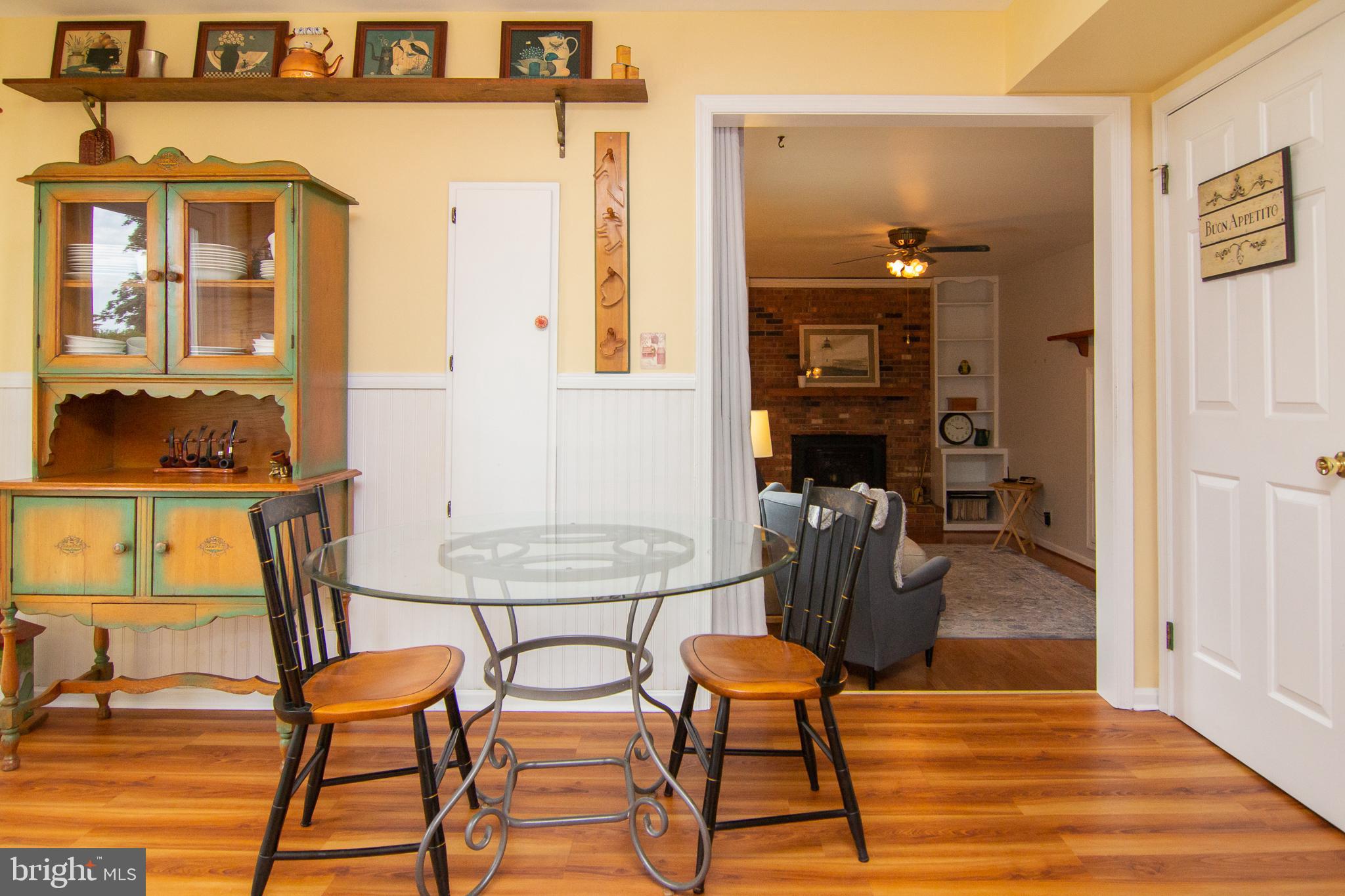 4208 Arthur Shipley Road Westminster, MD 21157 - Photo 13 of 35 Plenty of table room in spacious kitchen