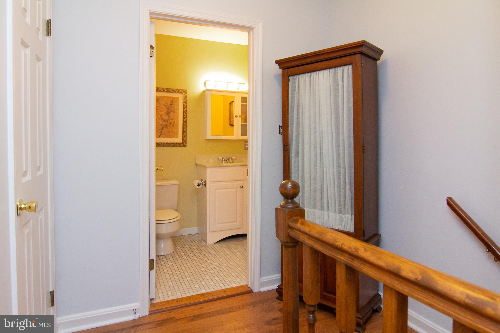 4208 Arthur Shipley Road Westminster, MD 21157 - Photo 17 of 35 Upper level landing