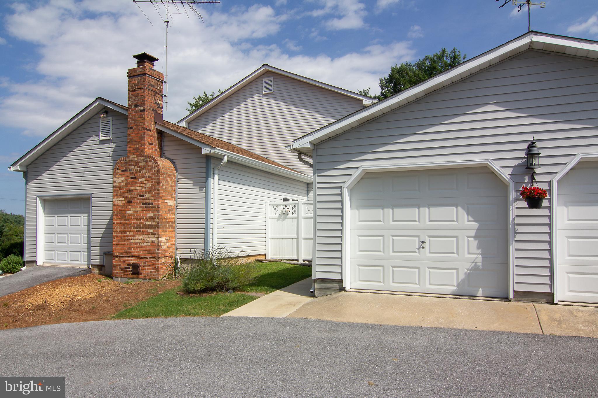 4208 Arthur Shipley Road Westminster, MD 21157 - Photo 4 of 35 2 car oversized detached garage (+ 1 car attached)