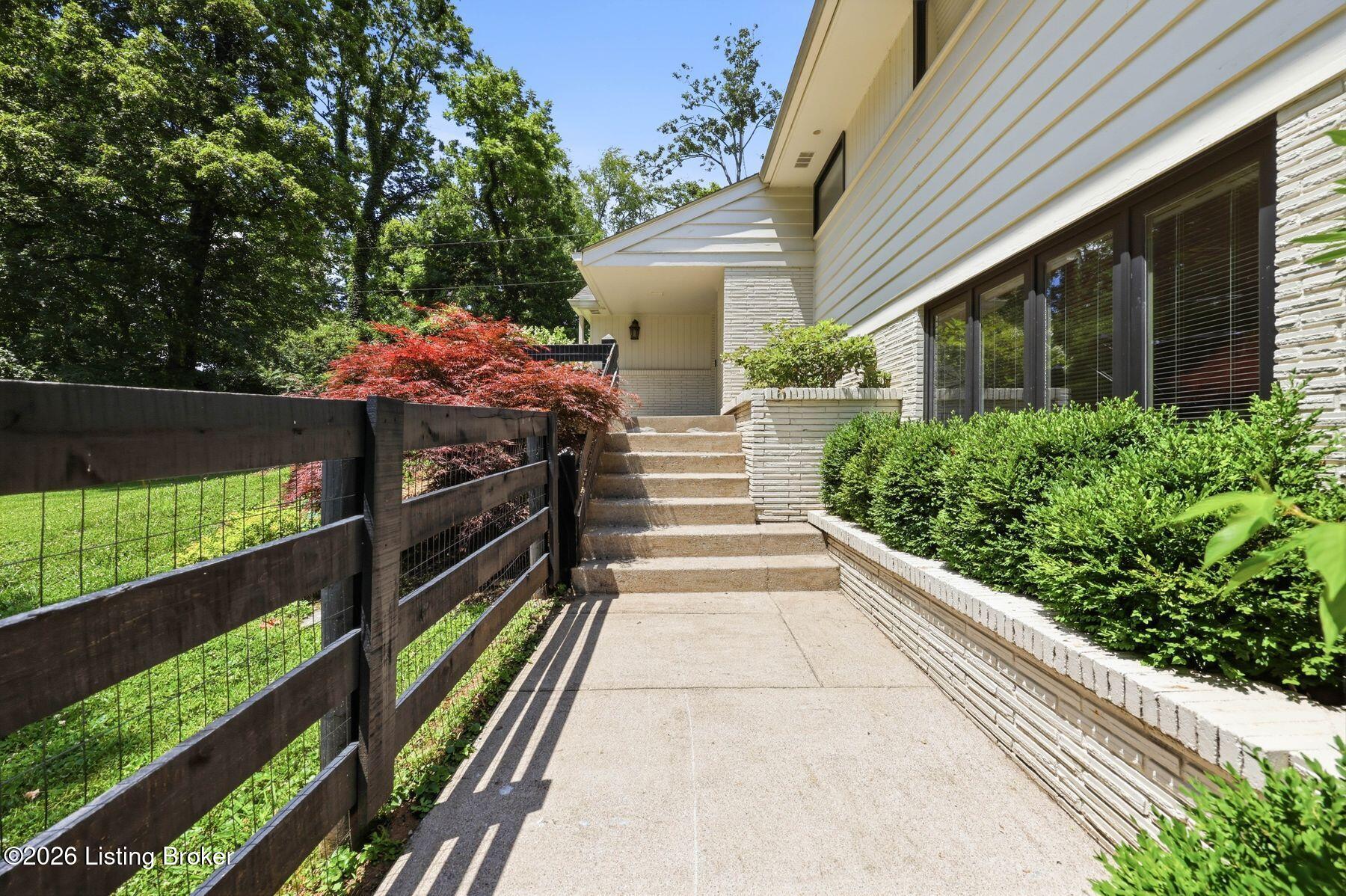 1007 Evergreen Road Anchorage, KY 40223 - Photo 3 of 58 photo_online_002