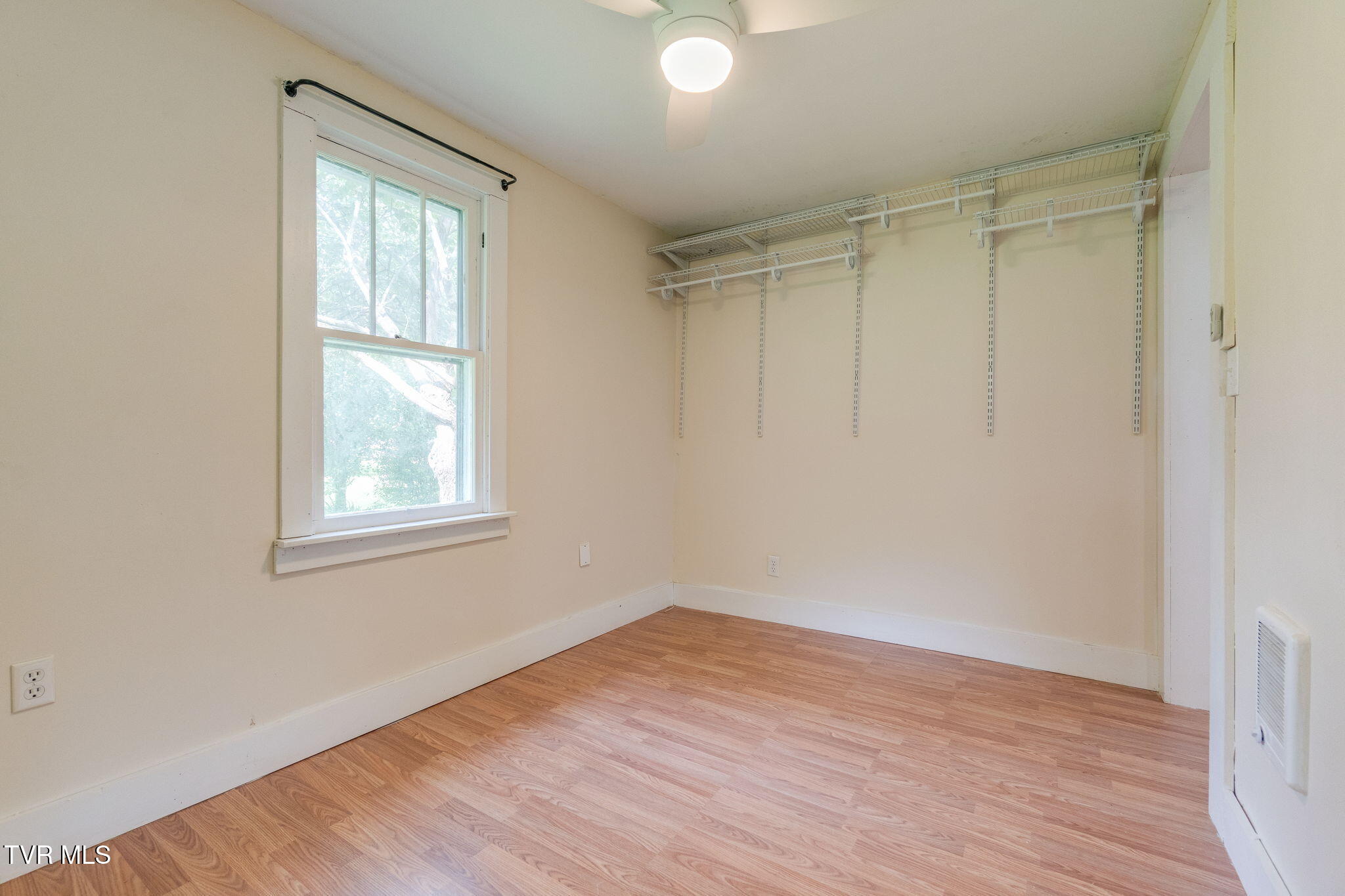 429 Tollett Street Hampton, TN 37658 - Photo 16 of 36 016