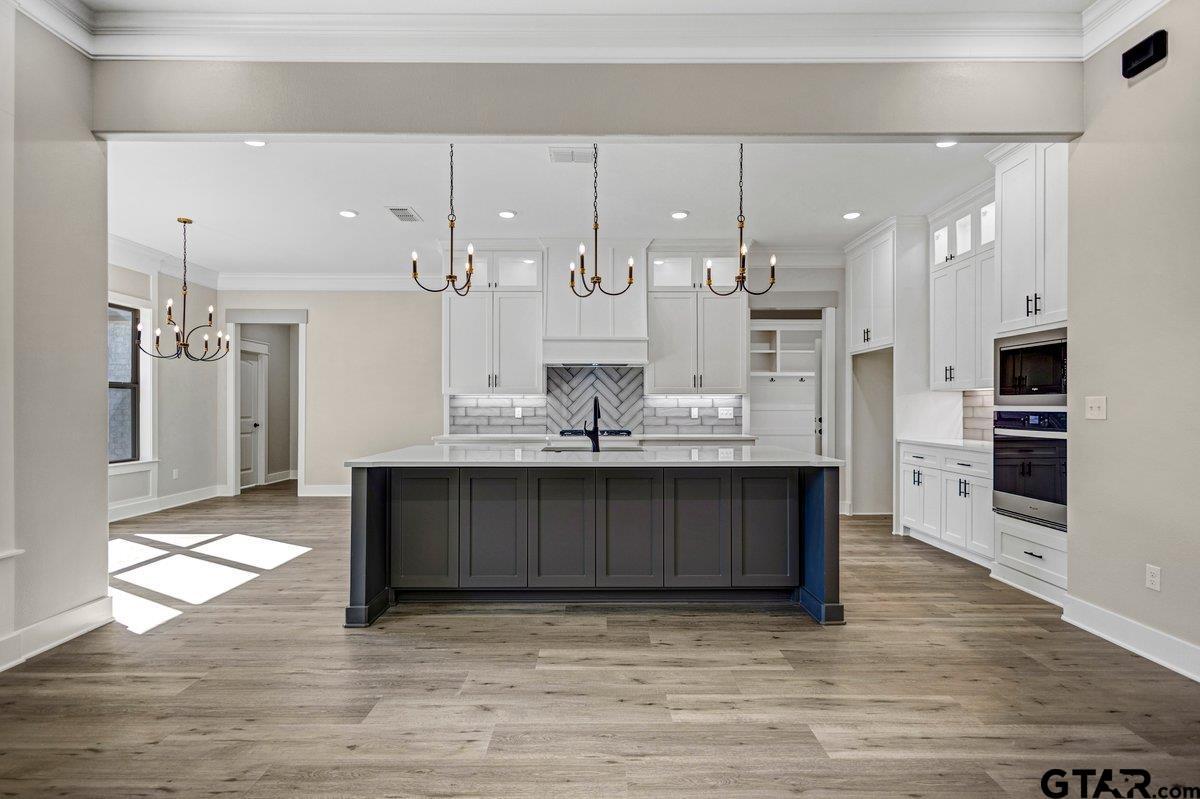 15531 Sugar Rdg Lane Flint, TX 75762 - Photo 12 of 45 a large kitchen with stainless steel appliances a large counter top a stove a refrigerator and a cabinets