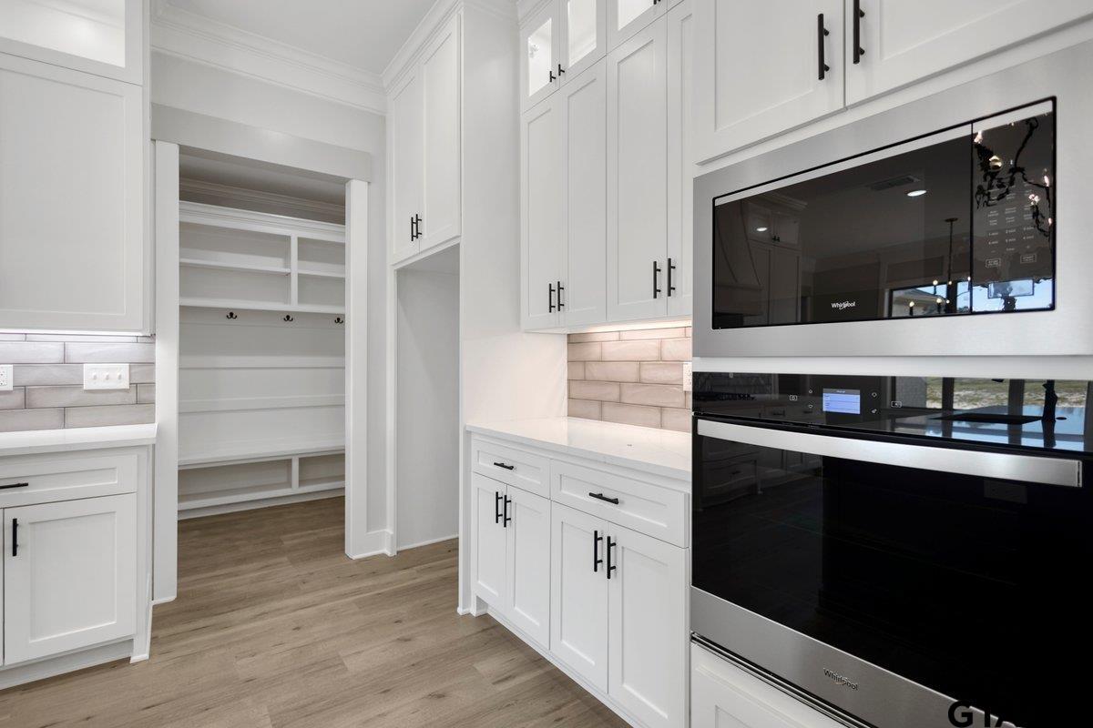 15531 Sugar Rdg Lane Flint, TX 75762 - Photo 19 of 45 a kitchen with a sink and a refrigerator