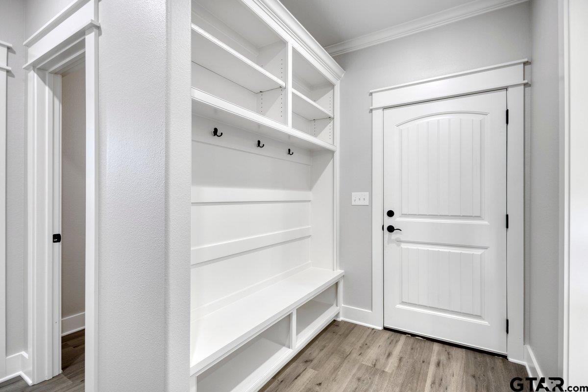 15531 Sugar Rdg Lane Flint, TX 75762 - Photo 20 of 45 a view of an empty walk in closet