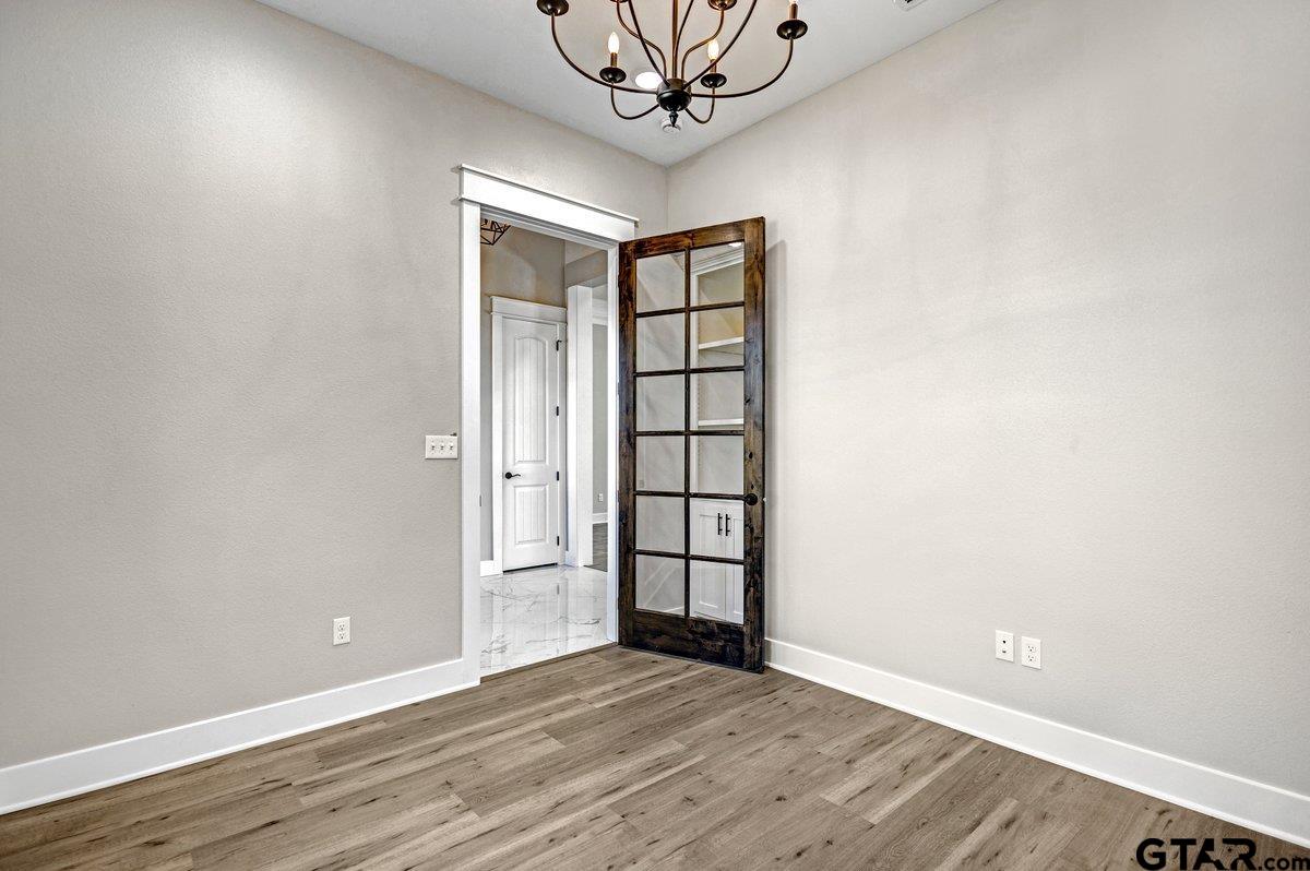 15531 Sugar Rdg Lane Flint, TX 75762 - Photo 8 of 45 a view of a livingroom with a ceiling fan and wooden floor