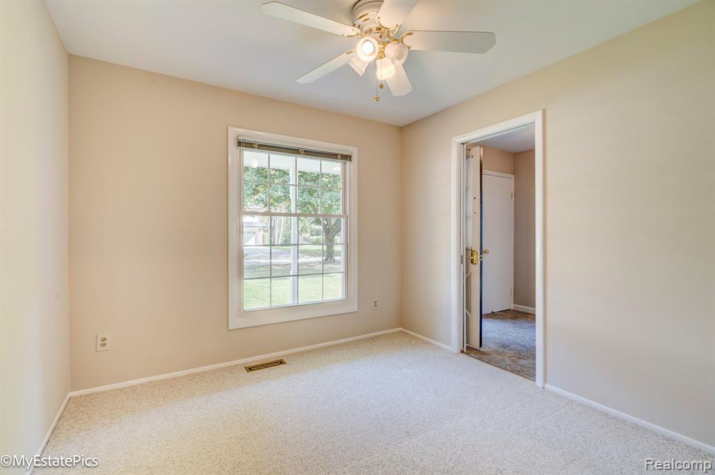 15761 Riverside Street Livonia, MI 48154 - Photo 33 of 62 Gallery Image 33