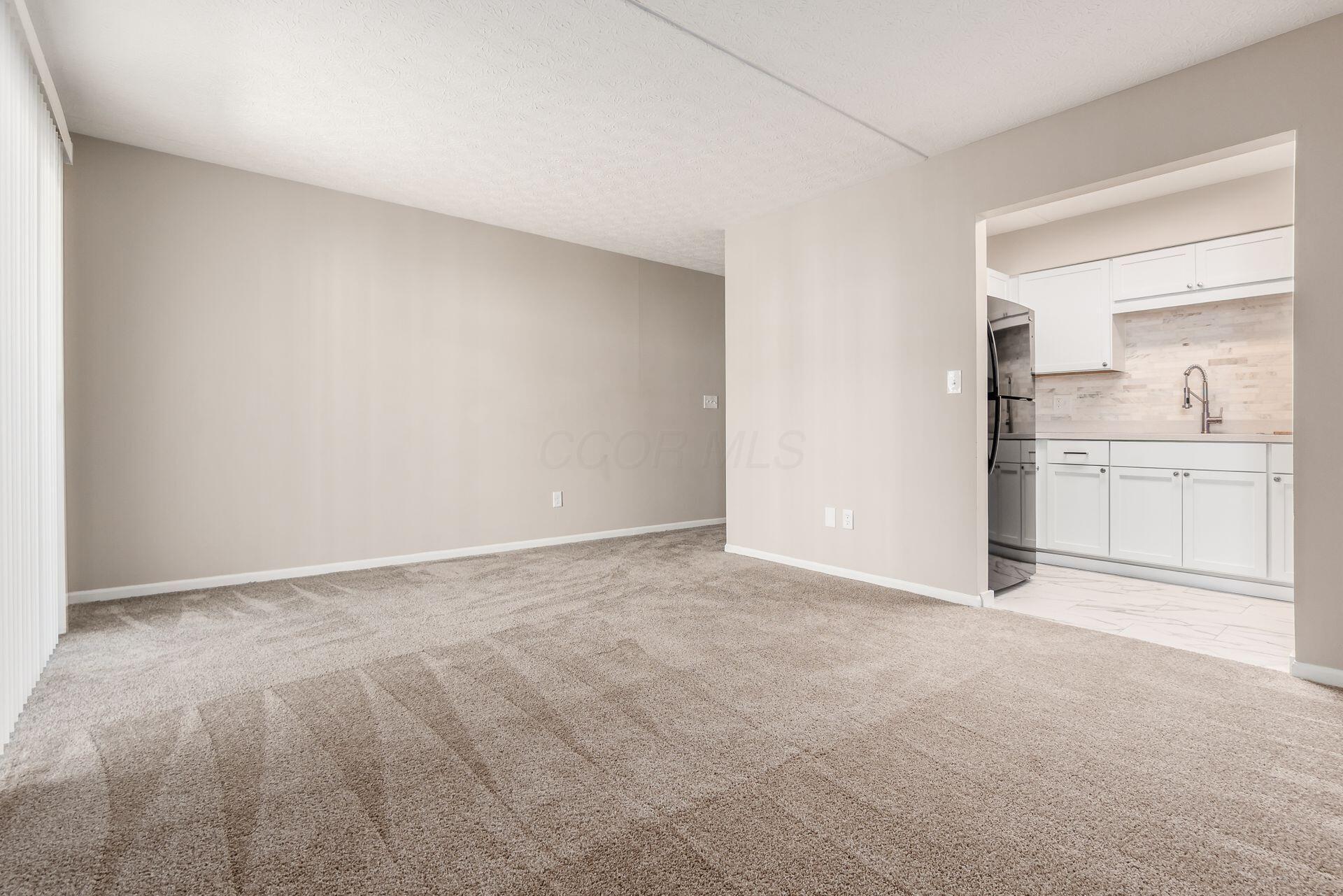 3939 Karl Road, Unit 222 Columbus, OH 43224 - Photo 7 of 31 Living Room