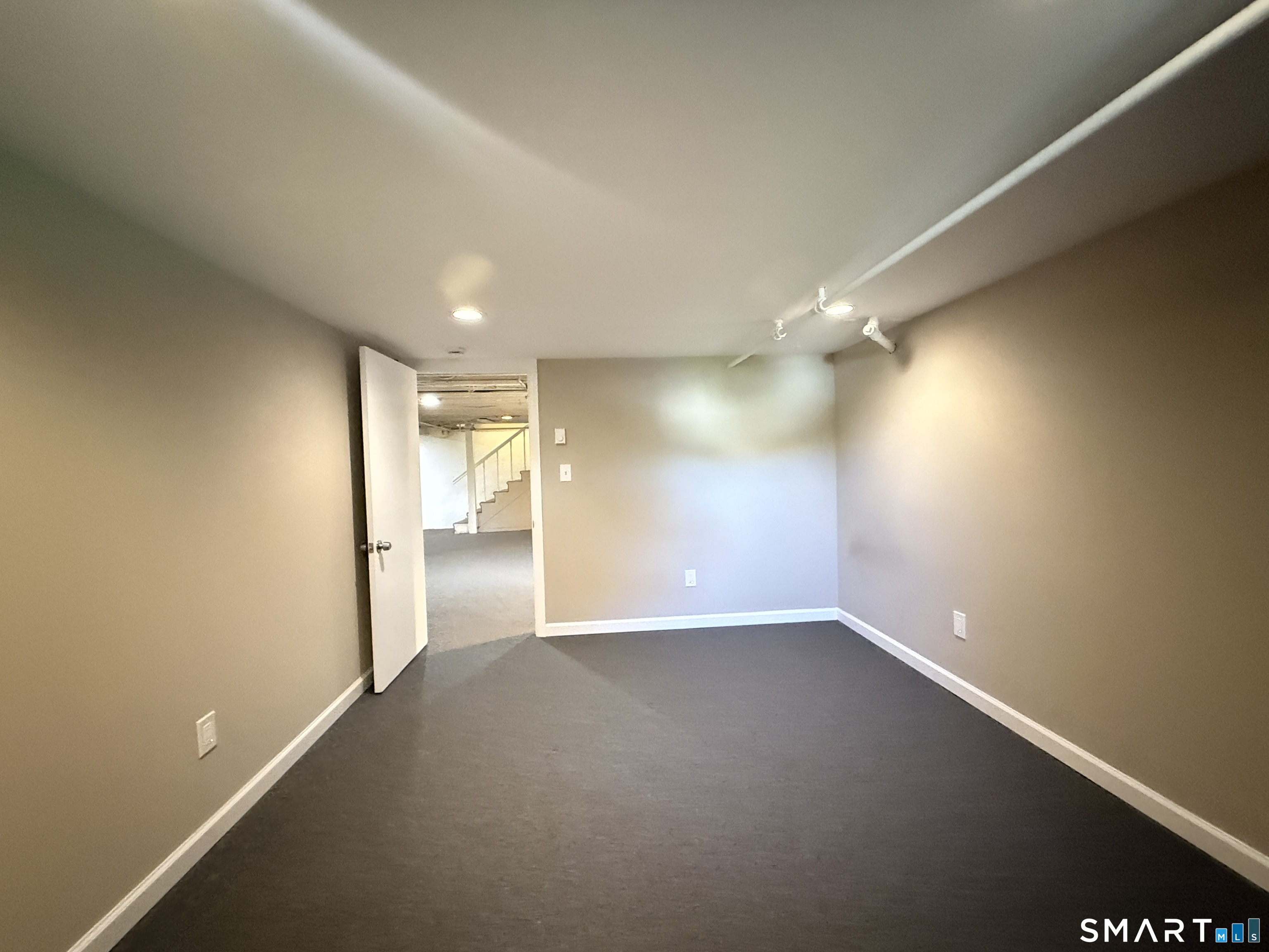 2326 Old Town Road Bridgeport, CT 06606 - Photo 26 of 33