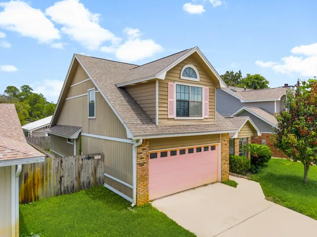 $299,000 | 206 Woodland Park Circle, Mary Esther, FL 32569