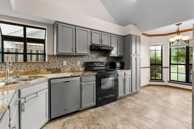 $299,000 | 206 Woodland Park Circle, Mary Esther, FL 32569