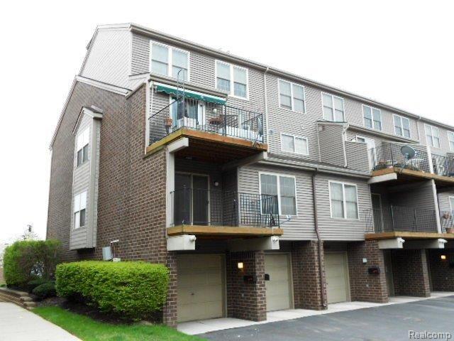 4217 Schaefer Road Dearborn, MI 48126 - Photo 4 of 15 261-921212-back1.jpg