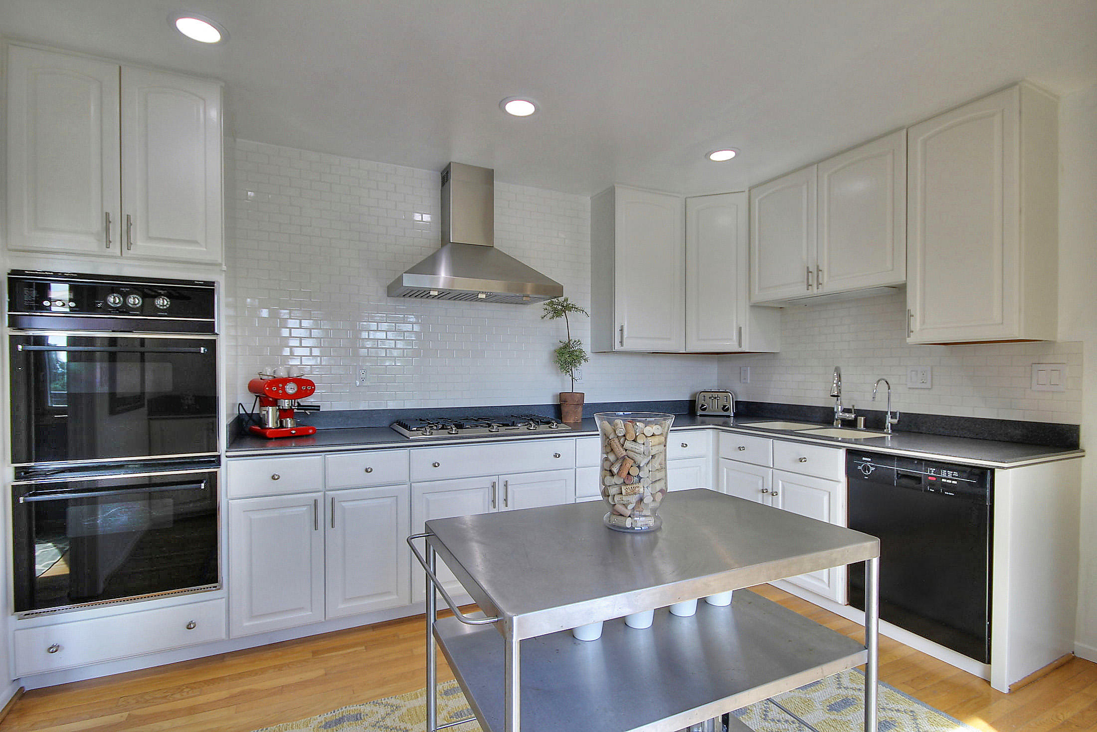 1332 Kenwood Road Santa Barbara, CA 93109 - Photo 11 of 27 15