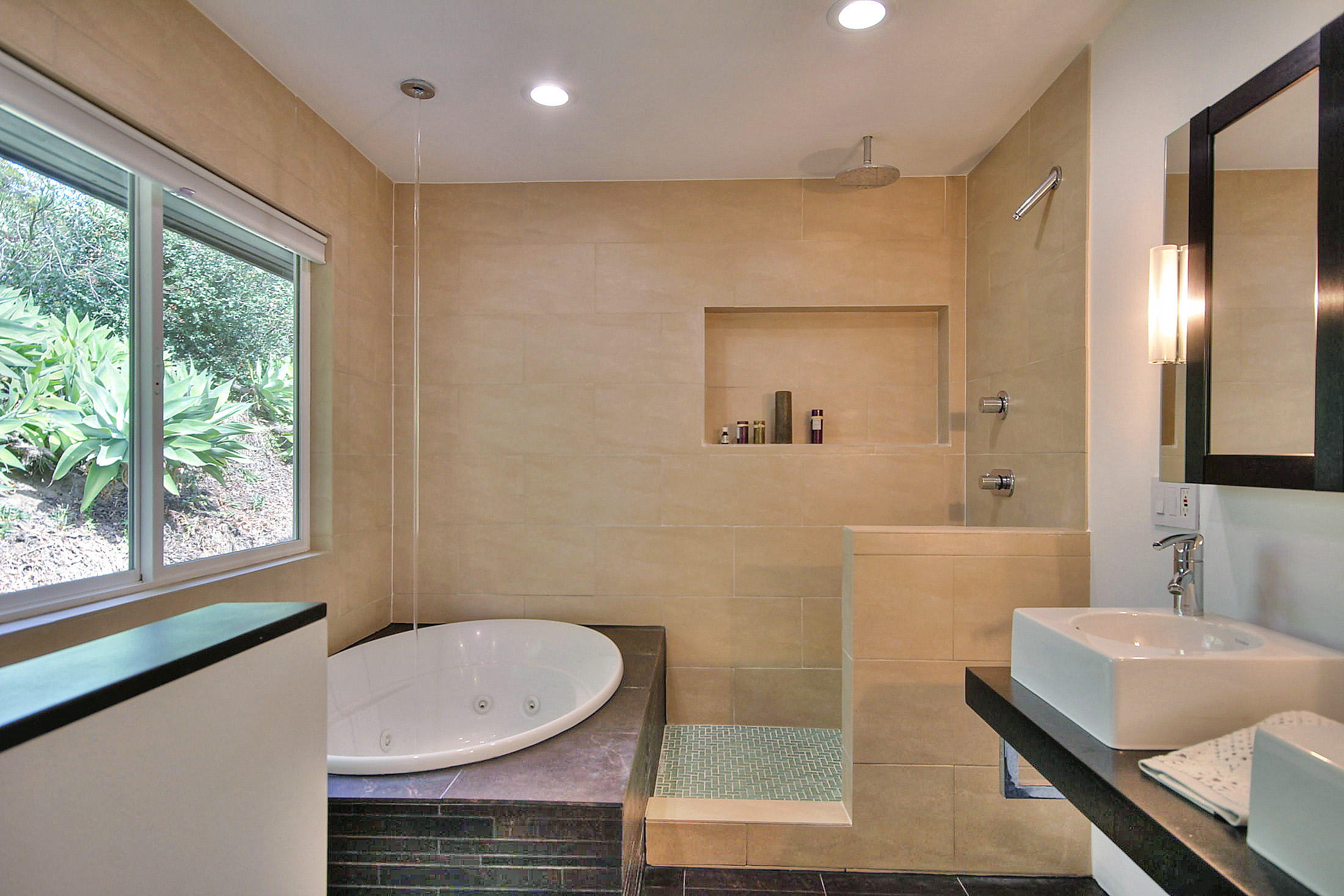 1332 Kenwood Road Santa Barbara, CA 93109 - Photo 18 of 27 17