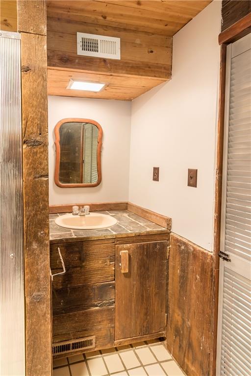 339 Cottage Road Clinton, PA 15026 - Photo 20 of 25 Full bath in lower level