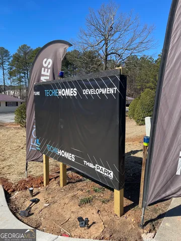 a view of a entrance gate of the house
