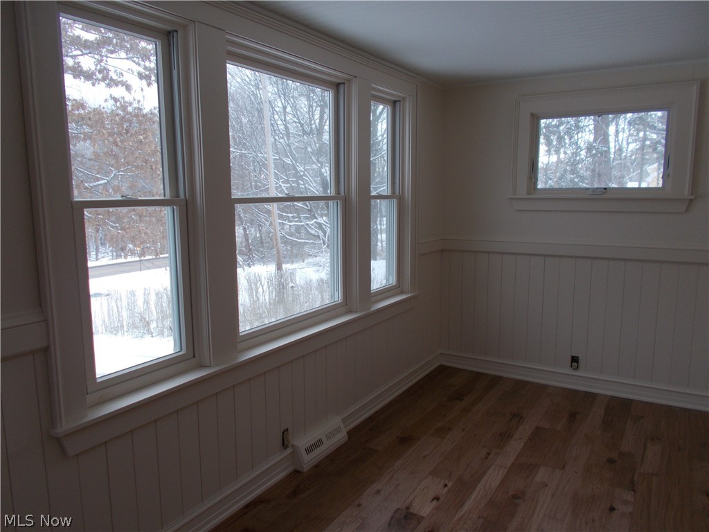 4040 Lander Road Beachwood, OH 44122 - Photo 13 of 21 Light and bright.