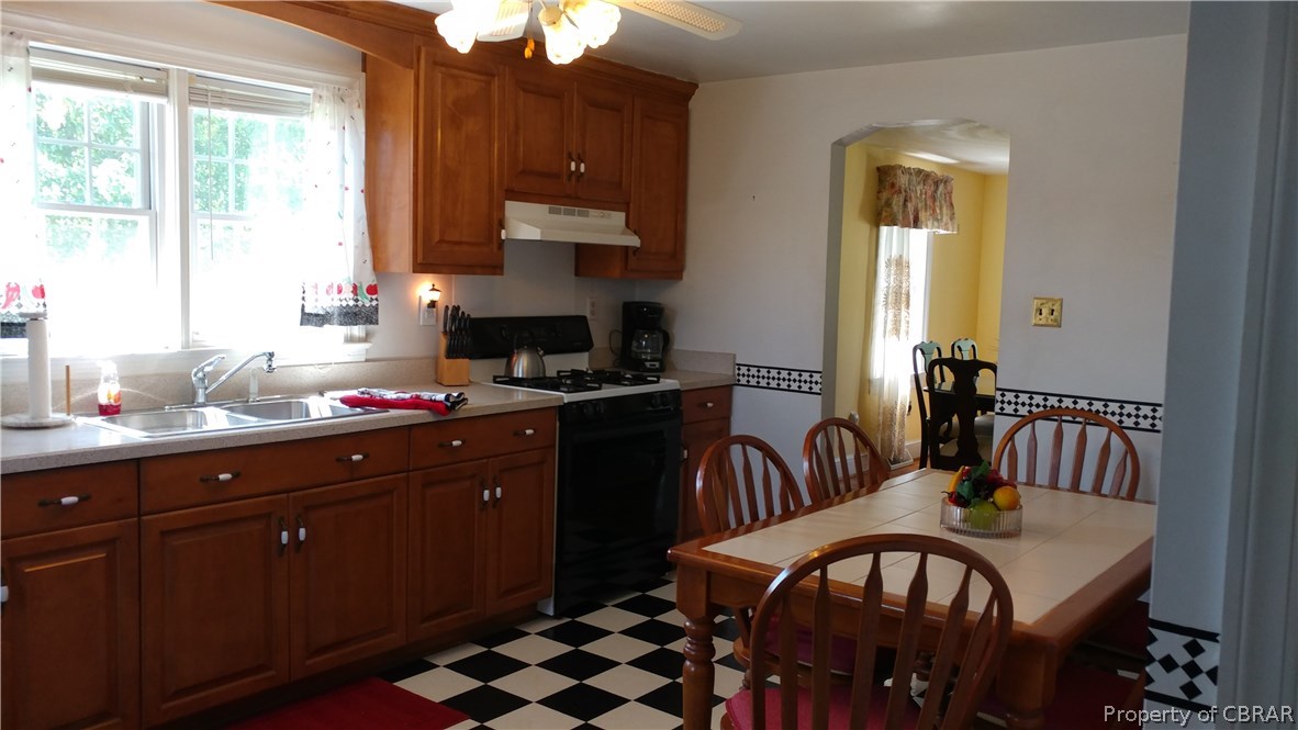 4982 Chestnut Fork Road Gloucester, VA 23061 - Photo 9 of 10 Kitchen