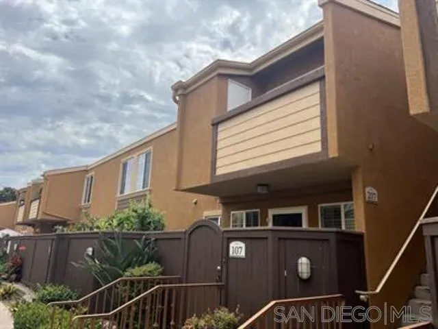 $2,550 | 5252 Balboa Arms Drive, Unit 207, San Diego, CA 92117