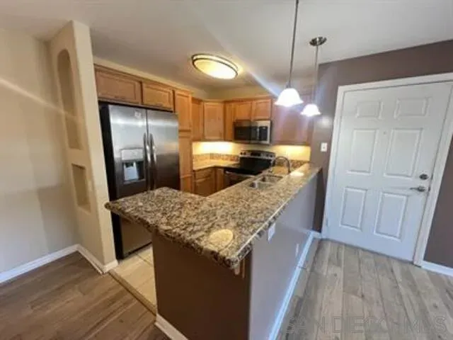 $2,550 | 5252 Balboa Arms Drive, Unit 207, San Diego, CA 92117