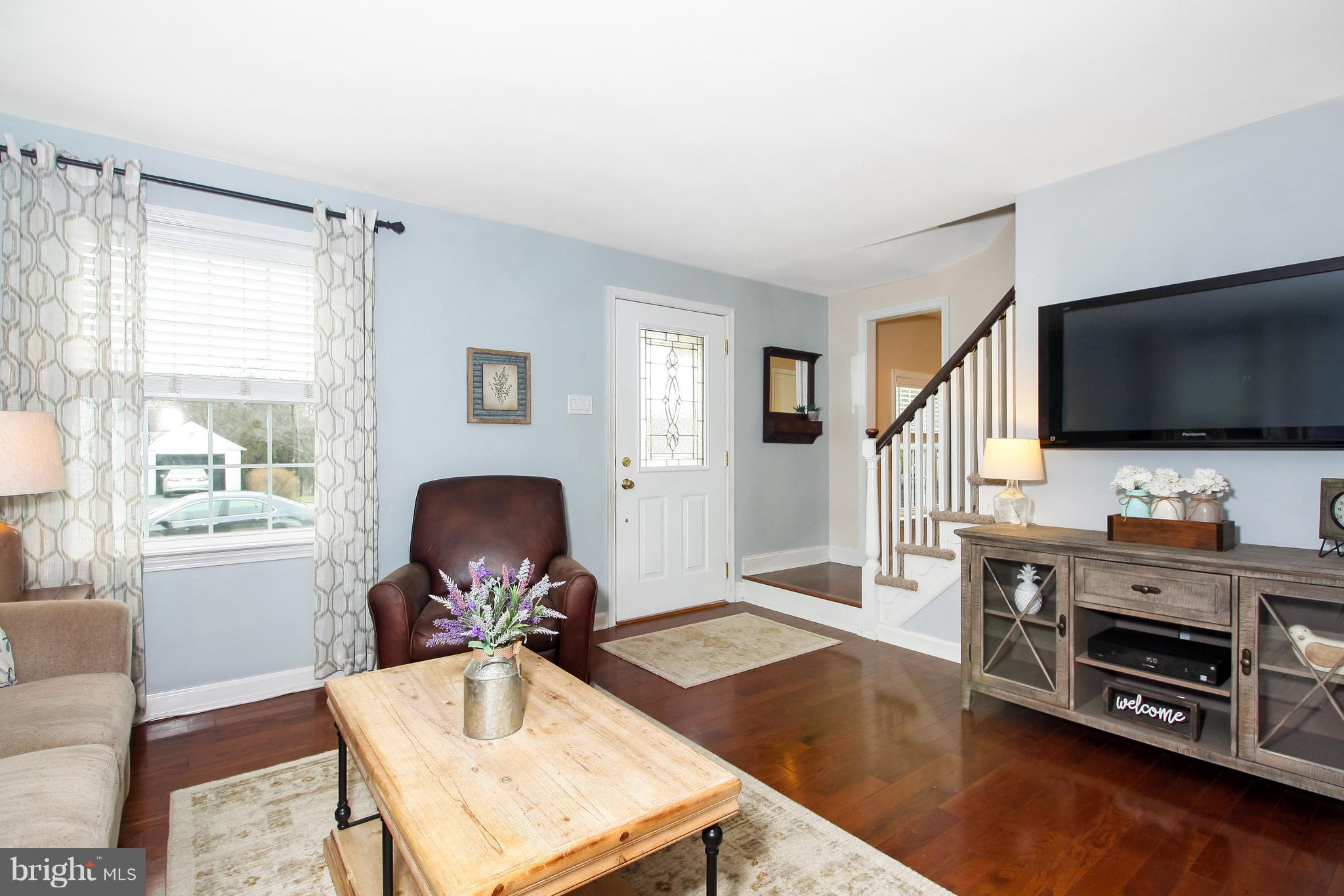 429 Wheatsheaf Road Springfield, PA 19064 - Photo 3 of 32
