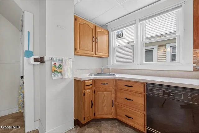 $219,000 | 3 Twiller Street, Albany, NY 12209