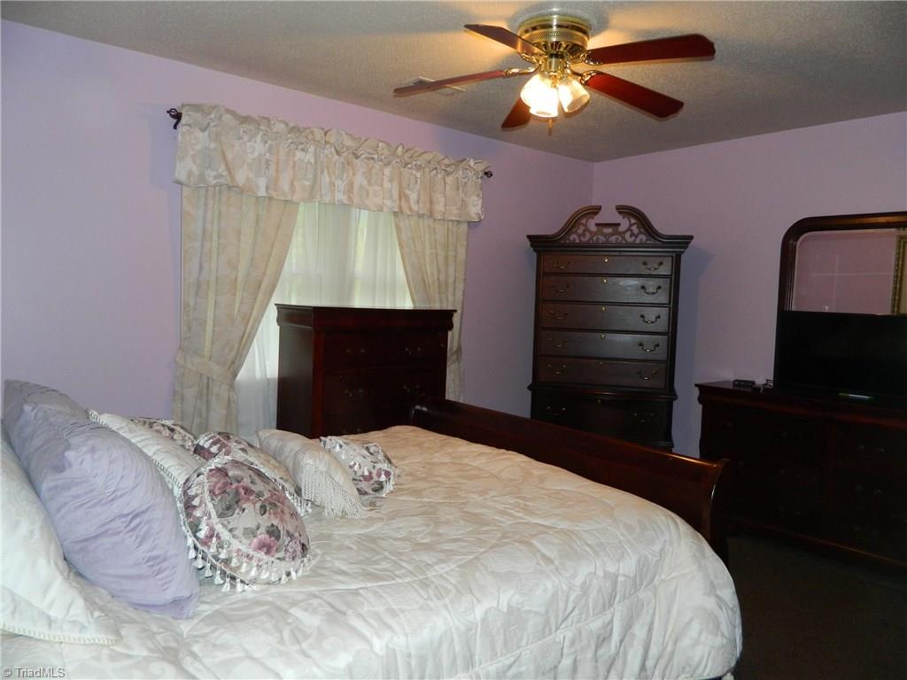3617 Rolling Road High Point, NC 27265 - Photo 13 of 21