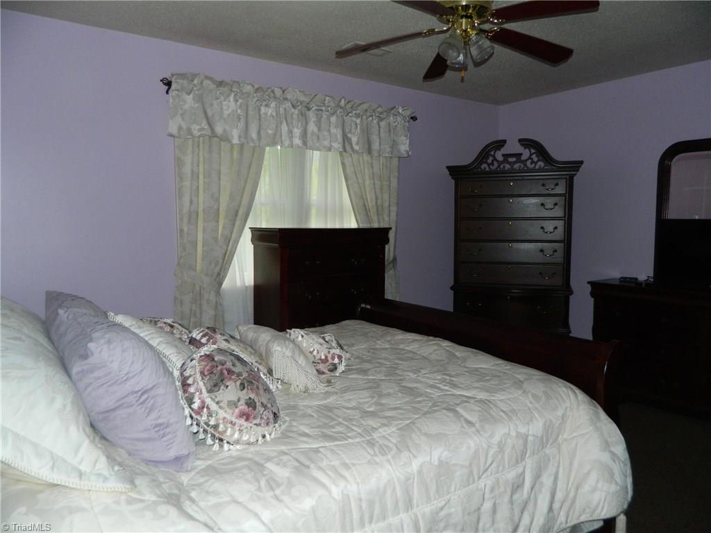 3617 Rolling Road High Point, NC 27265 - Photo 14 of 21