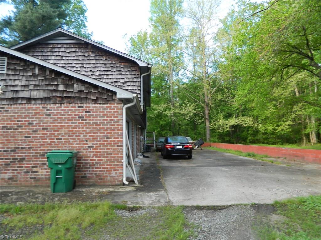 3617 Rolling Road High Point, NC 27265 - Photo 4 of 21