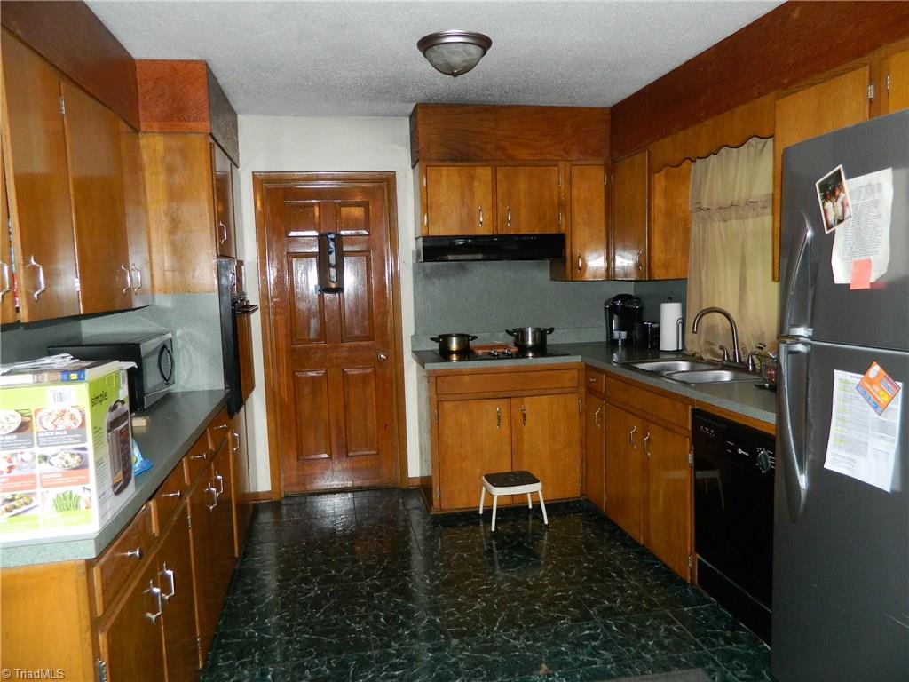 3617 Rolling Road High Point, NC 27265 - Photo 10 of 21