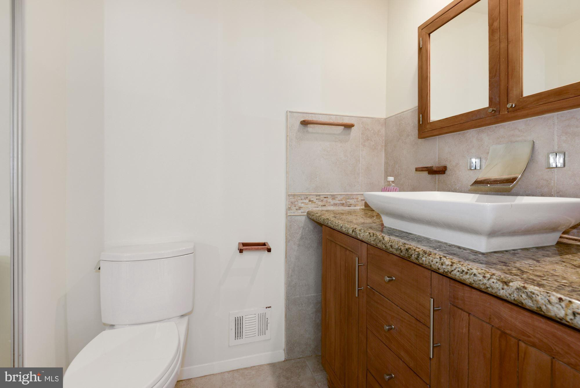 11025 Howland Drive Reston, VA 20191 - Photo 14 of 19 Primary bath