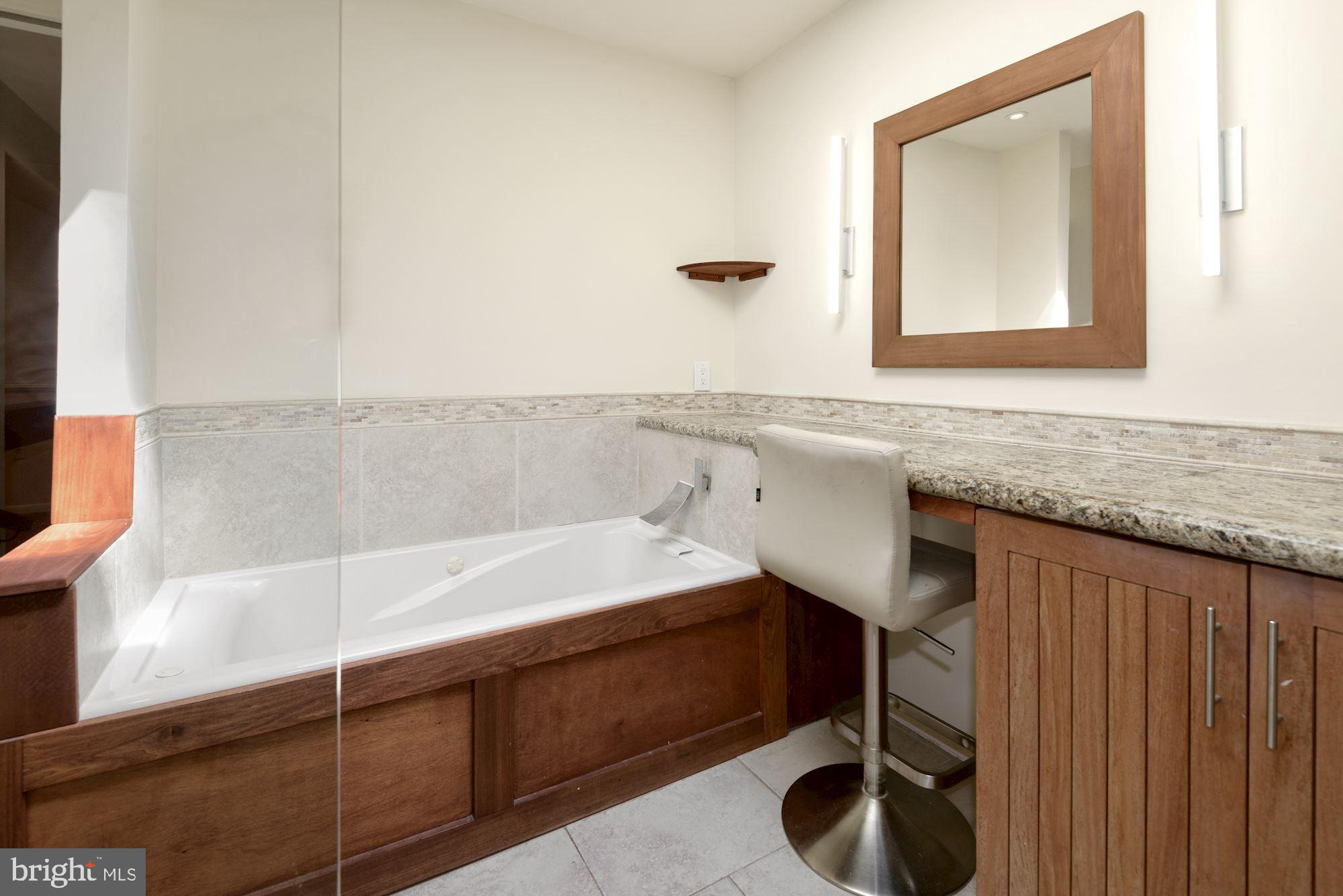11025 Howland Drive Reston, VA 20191 - Photo 16 of 19 Primary bath / jacuzzi tub