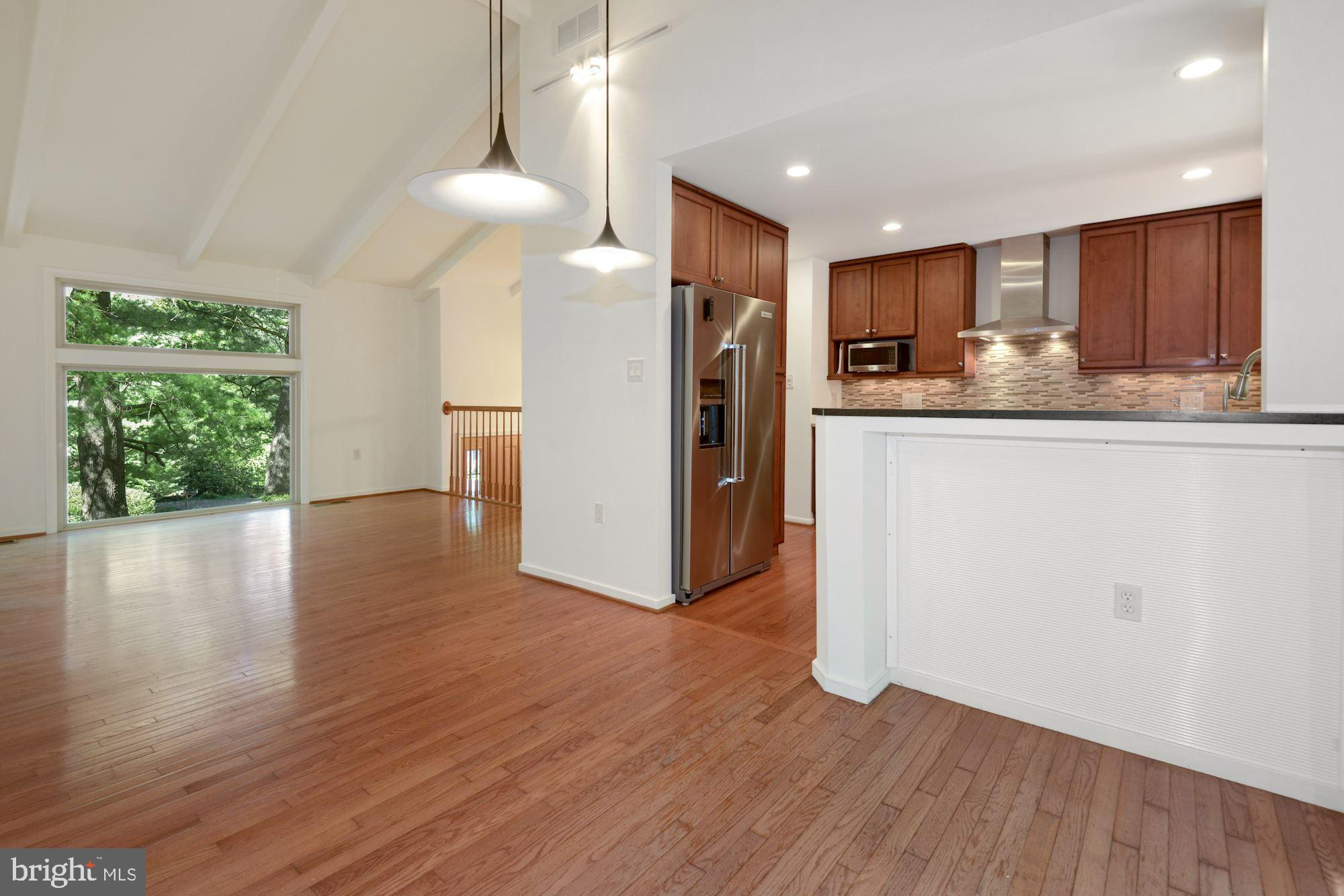 11025 Howland Drive Reston, VA 20191 - Photo 4 of 19 Living room / dining room