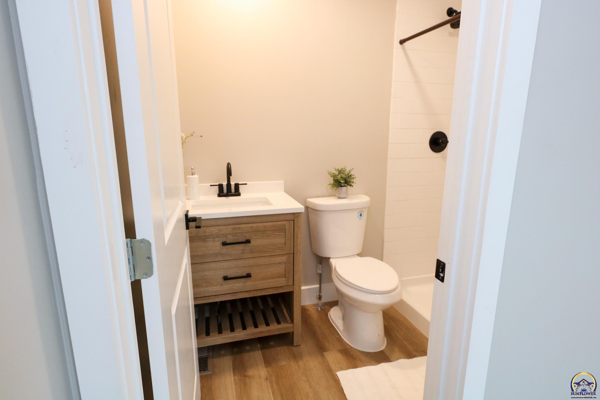 702 South 8th Street Burlington, KS 66839 - Photo 37 of 62 Primary Bathroom