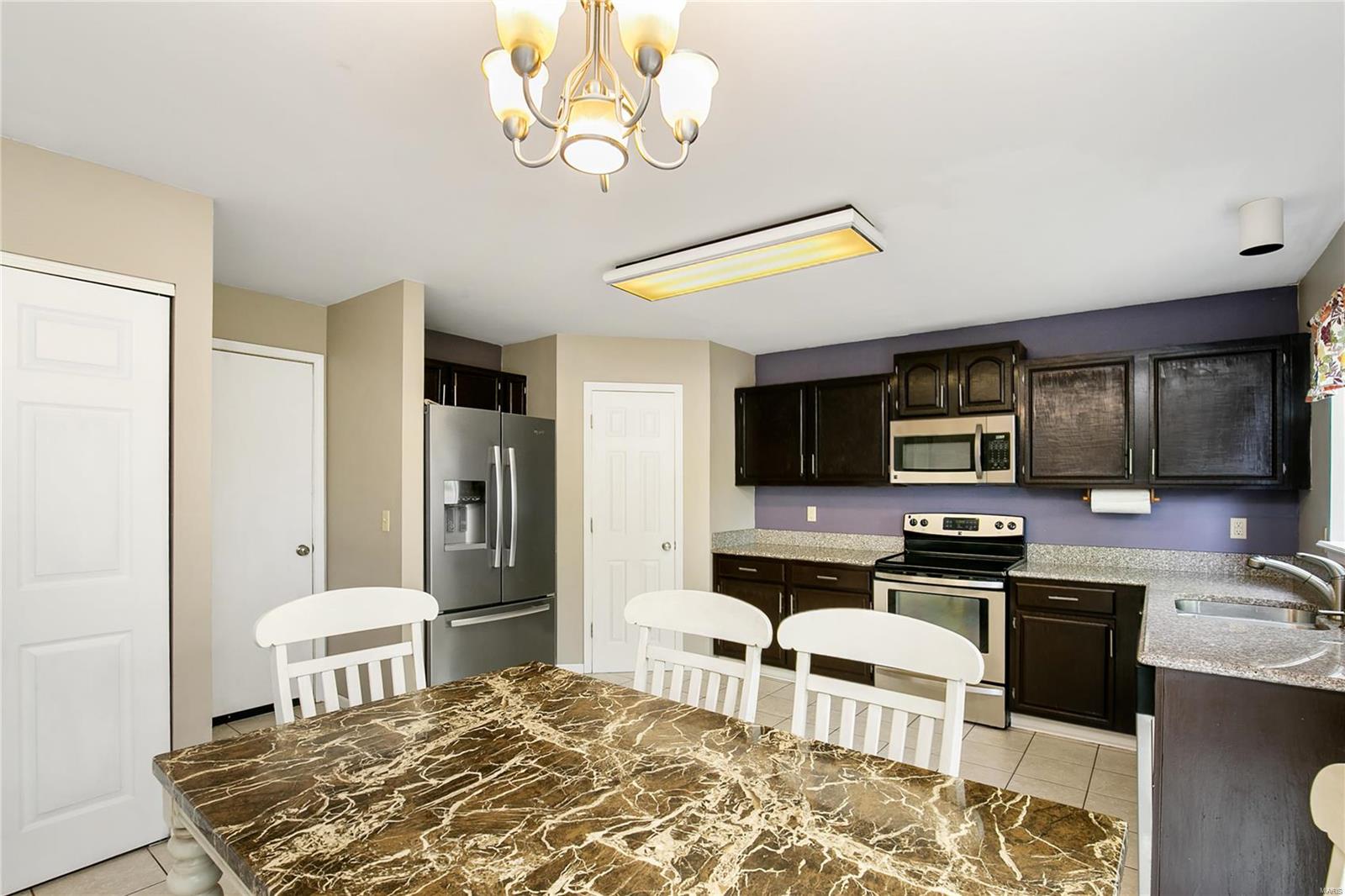 1869 Strawberry Ridge Drive Ballwin, MO 63021 - Photo 11 of 25 Gallery Image 11