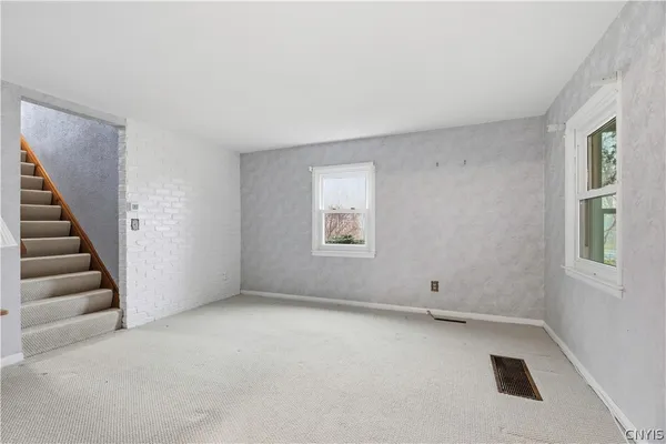 $299,000 | 2178 Canal Road, Camillus, NY 13112