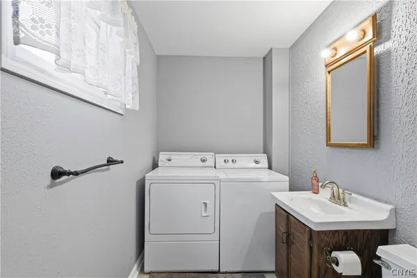 $299,000 | 2178 Canal Road, Camillus, NY 13112