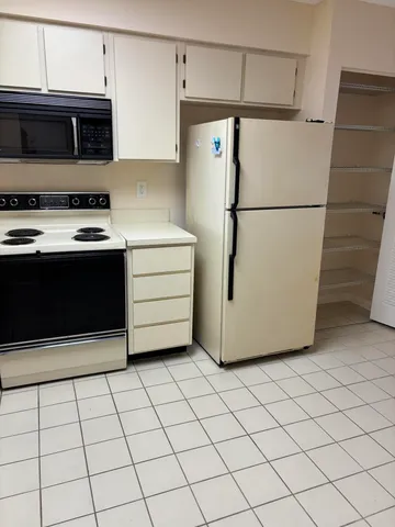$2,100 | 7260 Kinghurst Drive, Unit 107, Delray Beach, FL 33446