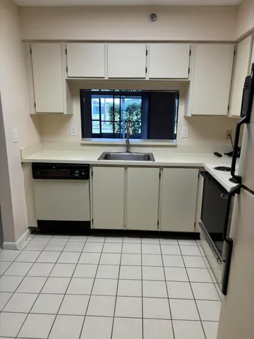 $2,100 | 7260 Kinghurst Drive, Unit 107, Delray Beach, FL 33446