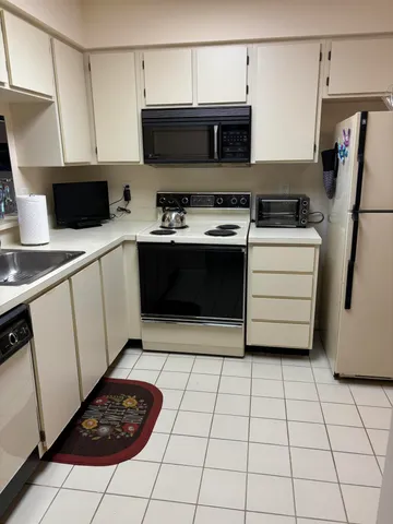 $2,100 | 7260 Kinghurst Drive, Unit 107, Delray Beach, FL 33446