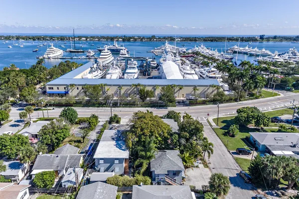 $1,700 | 4205 North Flagler Drive, Unit 2, West Palm Beach, FL 33407