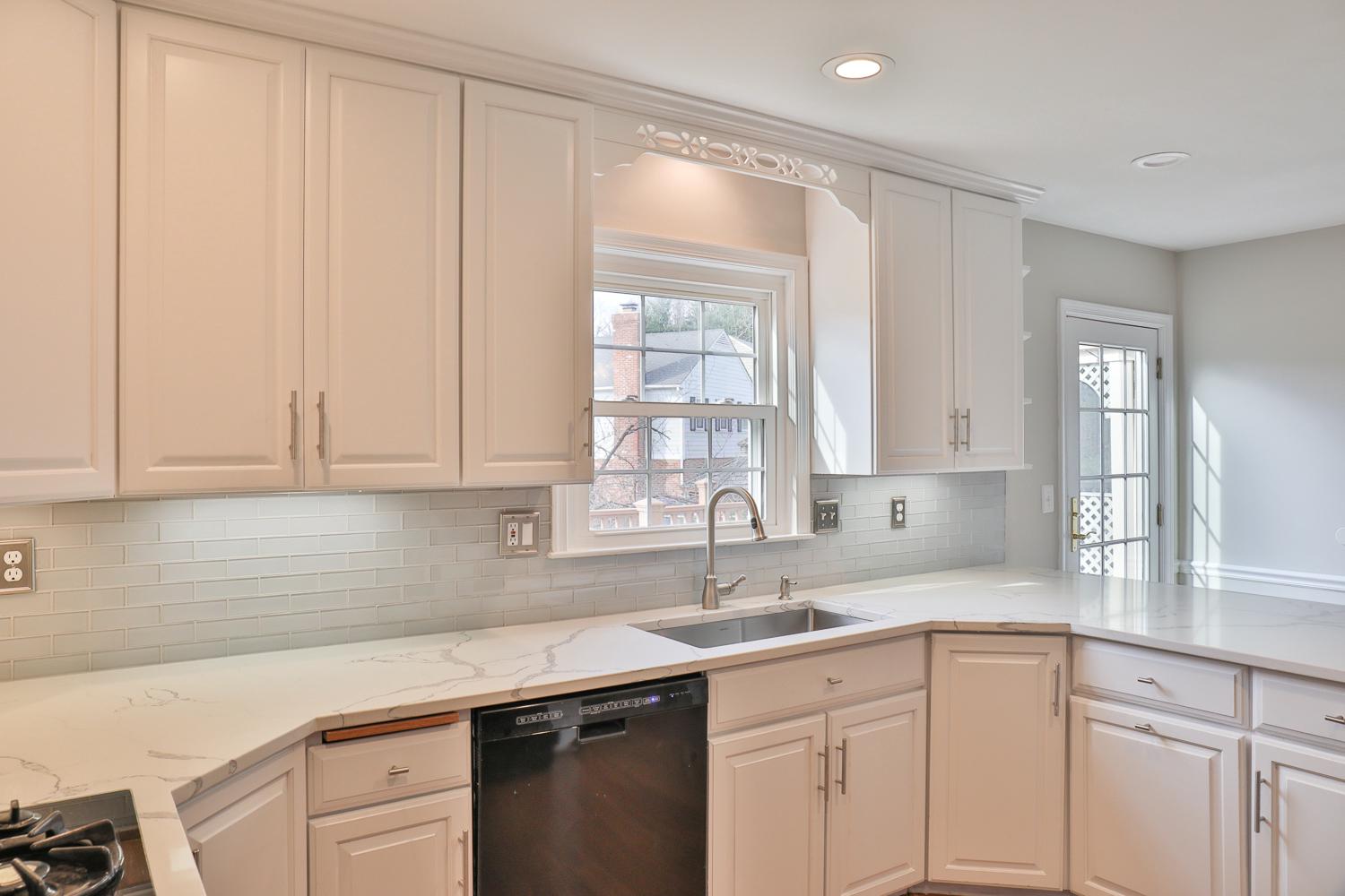 5423 Rilian Court Burke, VA 22015 - Photo 30 of 67 kitchen leads to entertainment deck