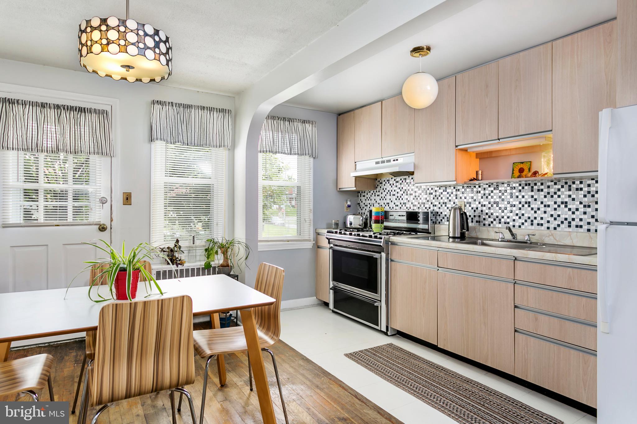3657 Clarenell Road Baltimore, MD 21229 - Photo 4 of 14 Gallery Image 4