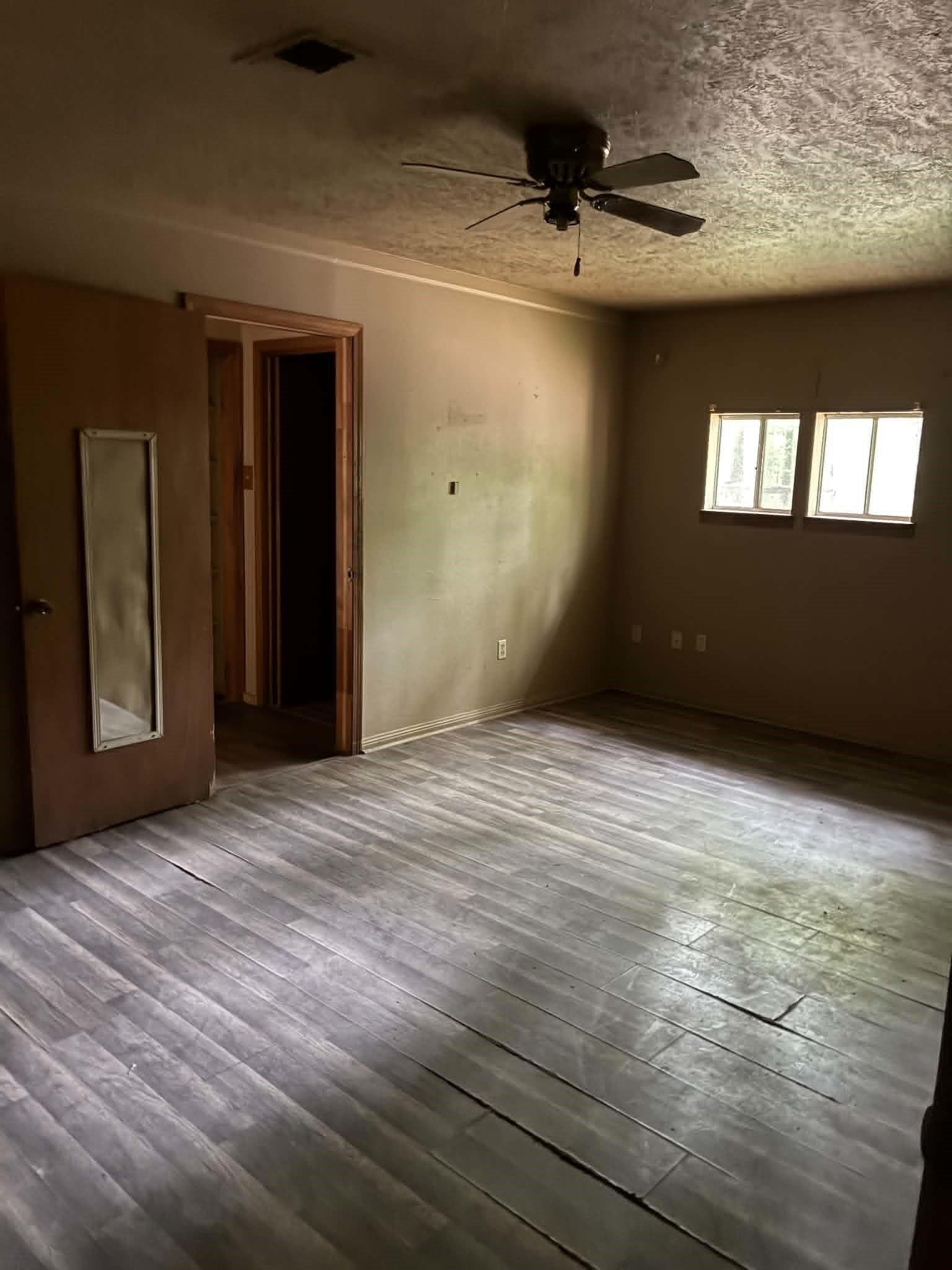 360 L R Outlaw Lane Cleveland, TX 77328 - Photo 4 of 9